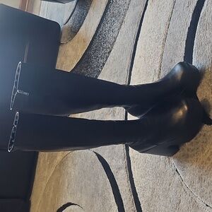 Elegant Black Heeled Boots